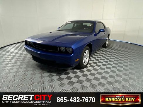 Used 2010 Dodge Challenger SE RWD image 3