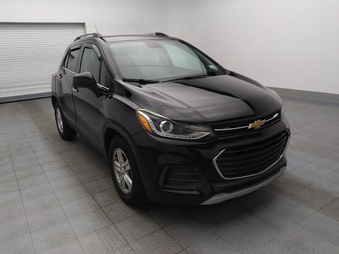 Used 2020 Chevrolet Trax LT w/ Sun & Sound Package FWD image 14