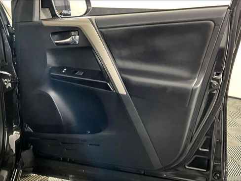 Used 2018 Toyota RAV4 Limited image 21