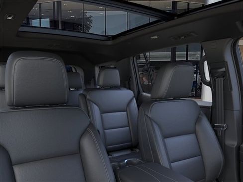 New 2026 Chevrolet Traverse LT w/ Sun and Wheel Package FWD image 24