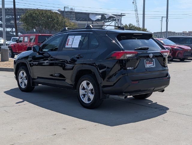 Used 2021 Toyota RAV4 XLE FWD image 9