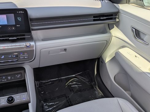 Used 2025 Hyundai Kona Limited AWD/4WD image 18