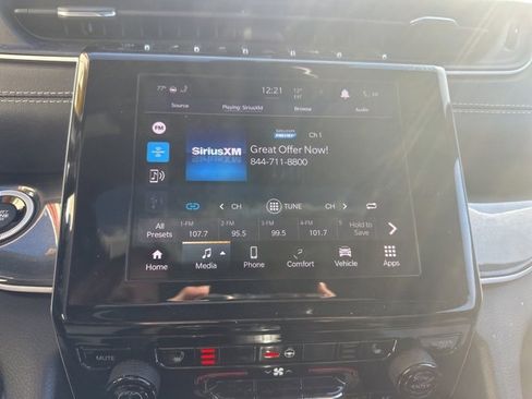 Used 2023 Jeep Grand Cherokee Altitude image 8