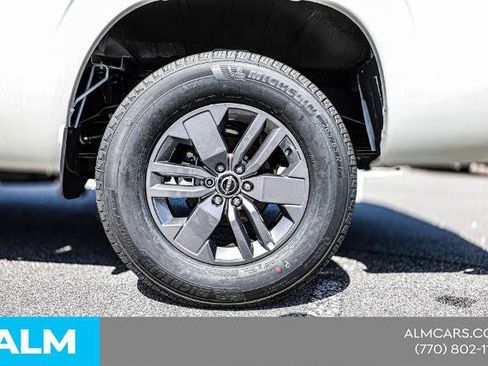 Certified 2025 Nissan Frontier SV RWD image 18