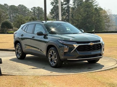 Used 2025 Chevrolet Trax LT image 9