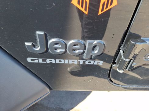 Used 2020 Jeep Gladiator Sport w/ Quick Order Package 24S image 13
