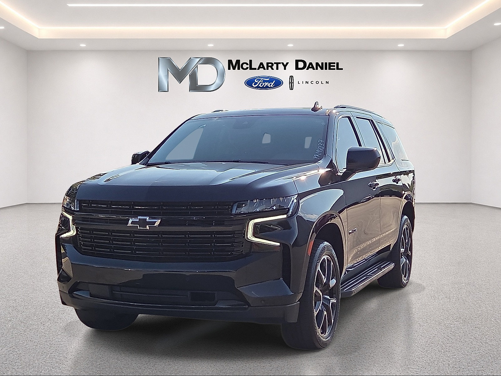 Used 2023 Chevrolet Tahoe RST AWD/4WD image 2