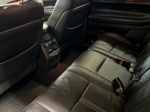 Used 2019 Lincoln MKT AWD image 11