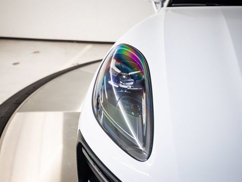 Certified 2026 Porsche Macan AWD/4WD image 13