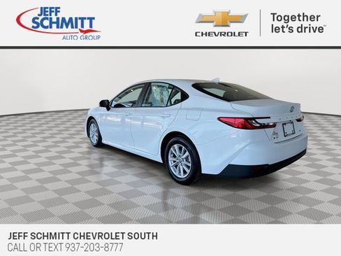 Used 2025 Toyota Camry LE image 7