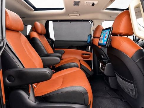 Used 2024 Kia Carnival SX Prestige FWD image 16
