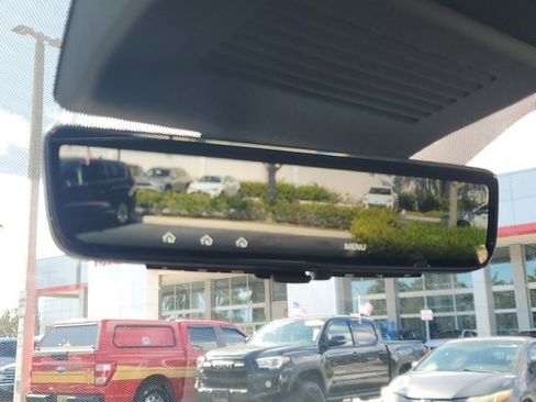 Used 2022 Nissan Armada Platinum image 30