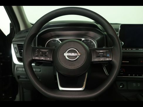 Used 2024 Nissan Rogue SV FWD image 12