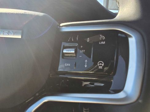 Used 2025 Land Rover Discovery Sport Dynamic SE image 32