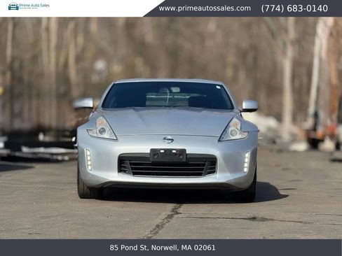 Used 2014 Nissan 370Z Coupe RWD image 2