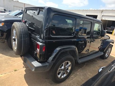 Used 2022 Jeep Wrangler Unlimited Sahara AWD/4WD image 6