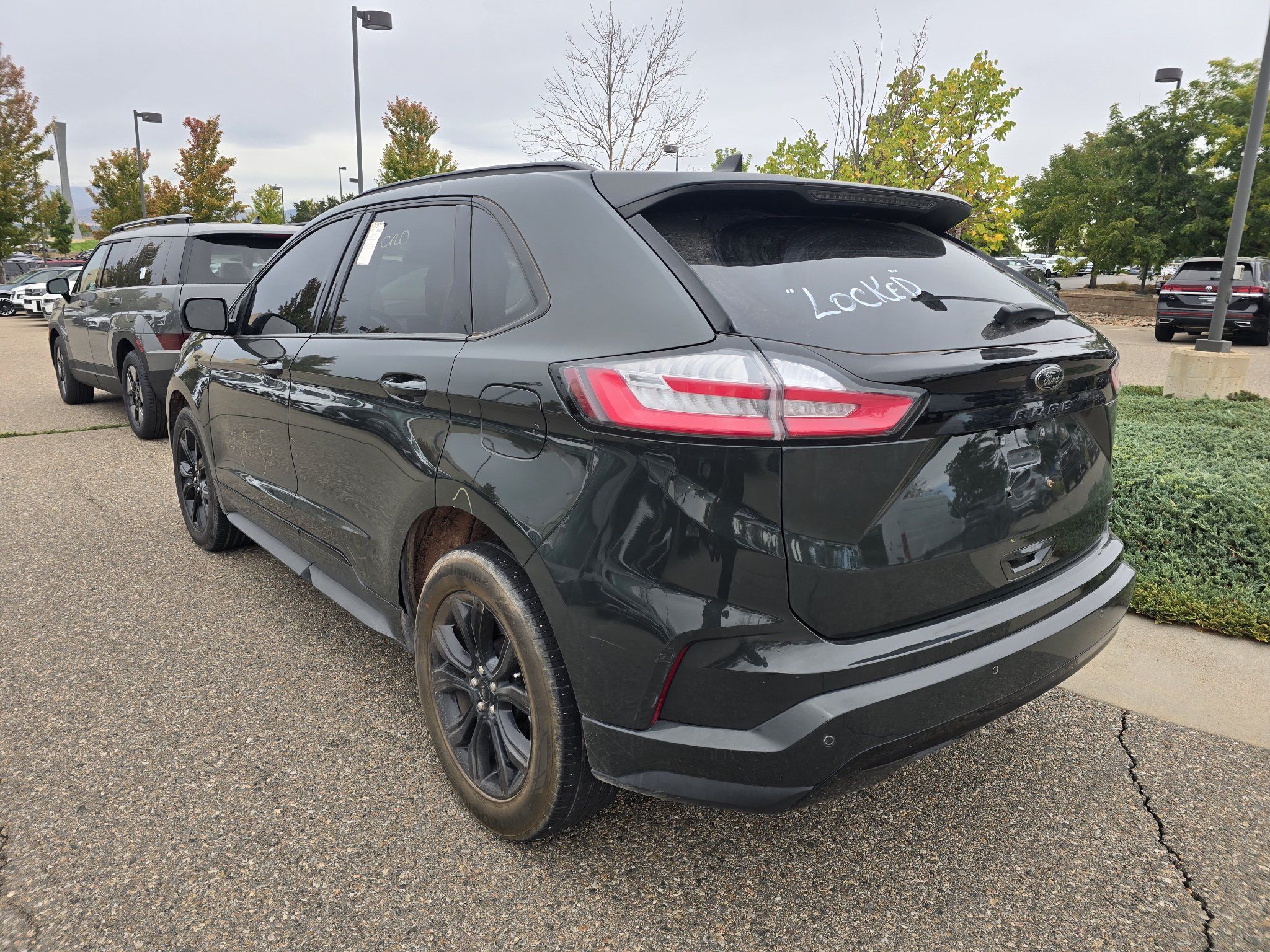 Used 2024 Ford Edge SE w/ Black Appearance Package AWD/4WD image 3