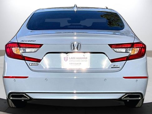 Used 2022 Honda Accord Touring image 8
