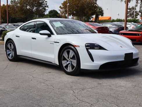 Used 2022 Porsche Taycan image 2