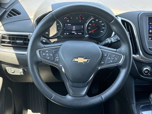 Used 2024 Chevrolet Equinox LT FWD image 19