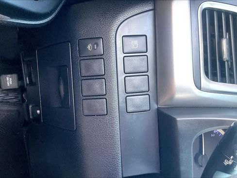 Used 2019 Toyota Highlander LE FWD image 33