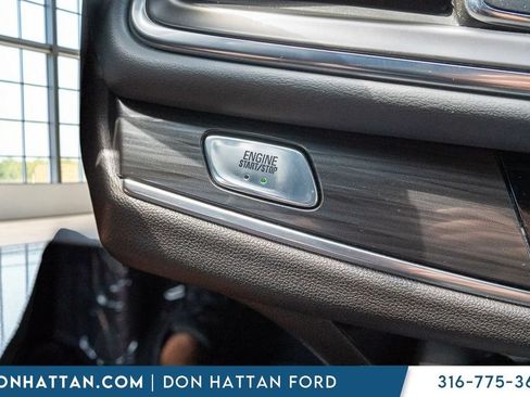 Used 2023 Buick Enclave Essence AWD/4WD image 11