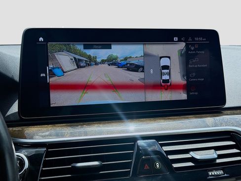 Used 2021 BMW 530i w/ Premium Package RWD image 14