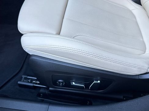 Used 2025 BMW 330i Sedan w/ Premium Package image 14