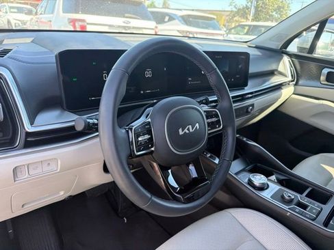 Used 2025 Kia Sorento EX FWD image 9