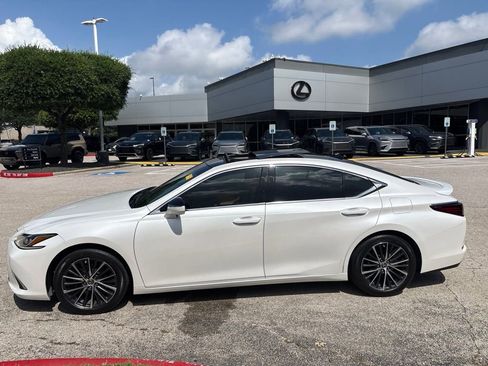 Used 2023 Lexus ES 350 w/ Premium Package FWD image 2