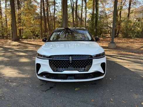 Certified 2024 Lincoln Nautilus Black Label image 2