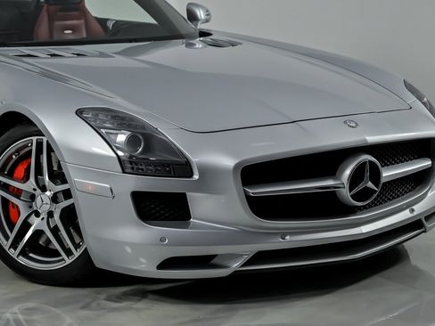 Used 2012 Mercedes-Benz SLS AMG Roadster image 3