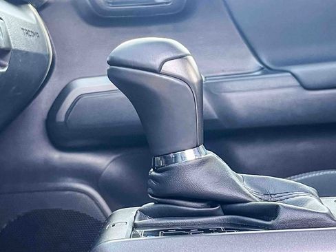 Used 2022 Toyota Tacoma TRD Off-Road image 22