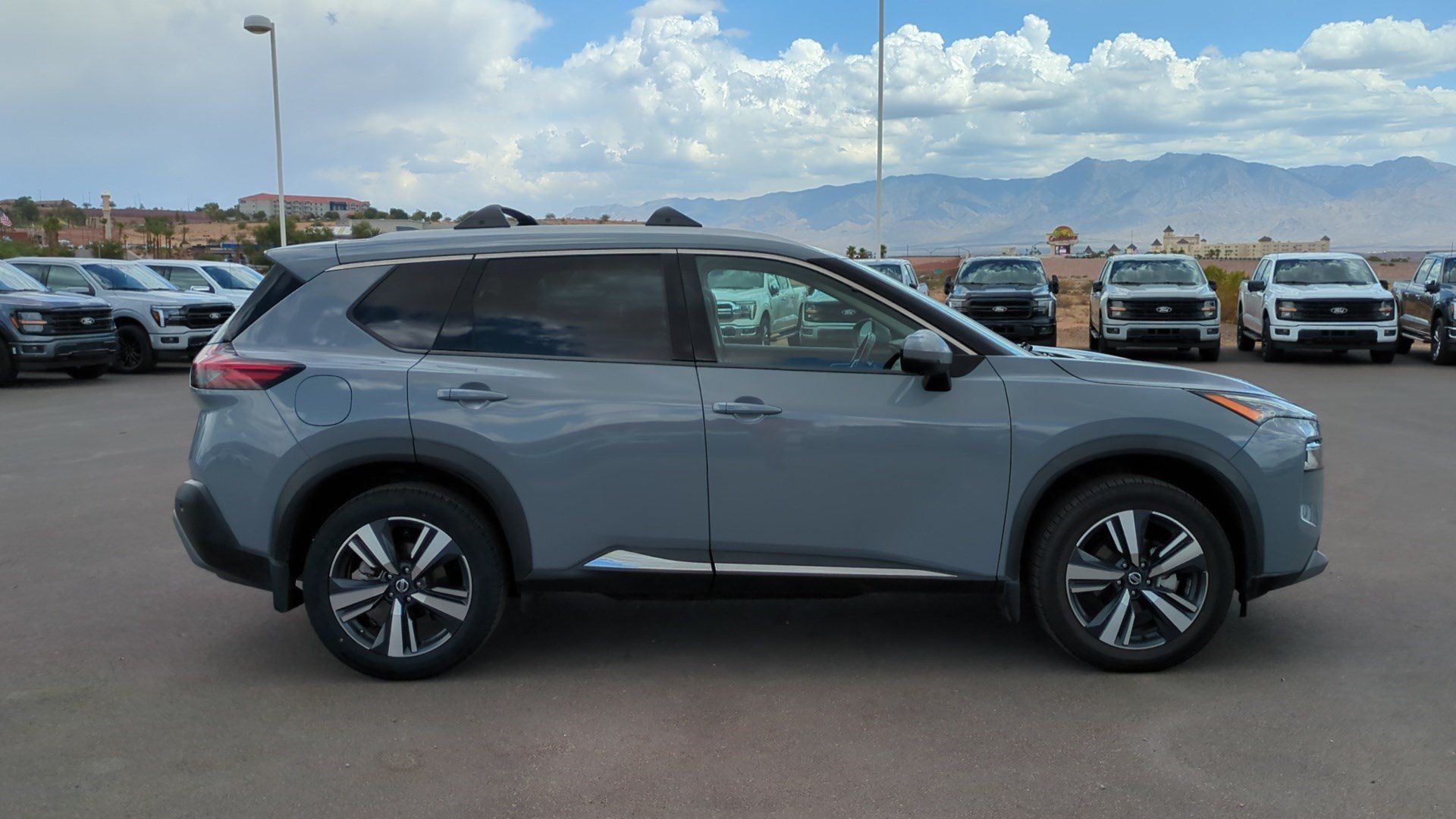 Used 2021 Nissan Rogue SL FWD image 2