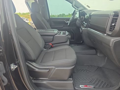 Used 2024 Chevrolet Silverado 1500 LT AWD/4WD image 10