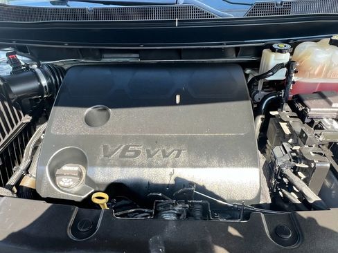 Used 2018 Chevrolet Traverse LT image 36