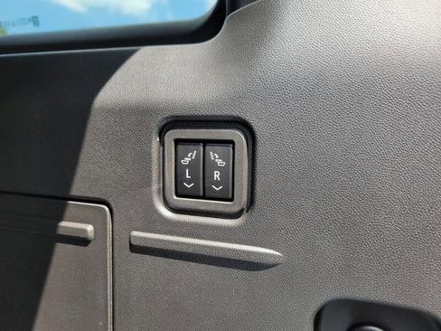 New 2025 GMC Hummer EV 3X w/ LPO, Illumination Package image 9