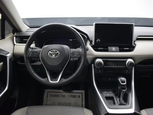 Used 2023 Toyota RAV4 XLE Premium image 15