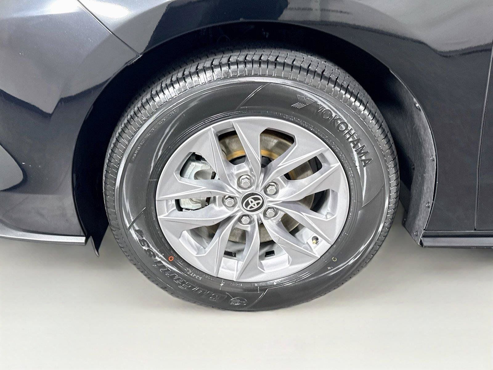 Certified 2026 Toyota Sienna XLE FWD image 47