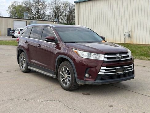 Used 2019 Toyota Highlander XLE FWD image 1