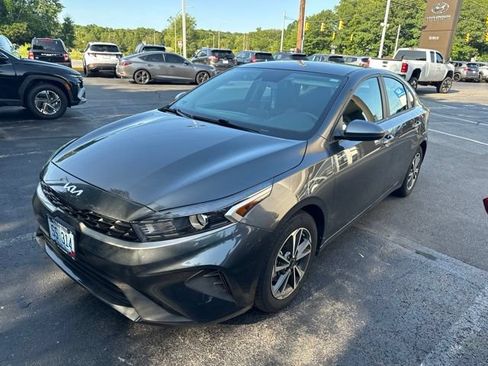 Used 2023 Kia Forte LXS FWD image 3
