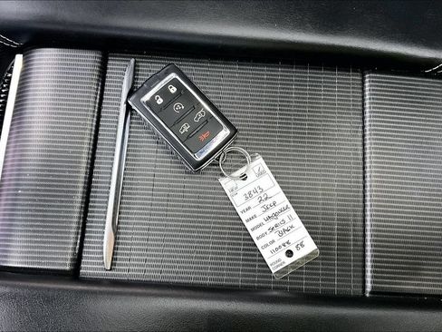 Used 2022 Jeep Grand Wagoneer Series II AWD/4WD image 37