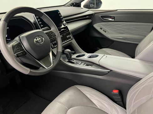 Used 2020 Toyota Avalon Limited image 16