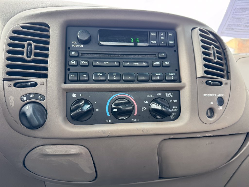 Used 2002 Ford F150 XLT AWD/4WD image 16
