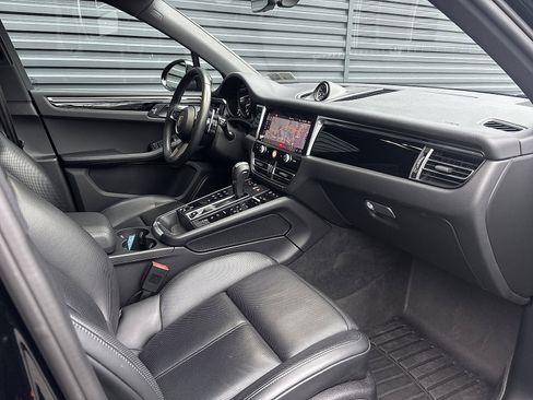 Certified 2024 Porsche Macan image 13