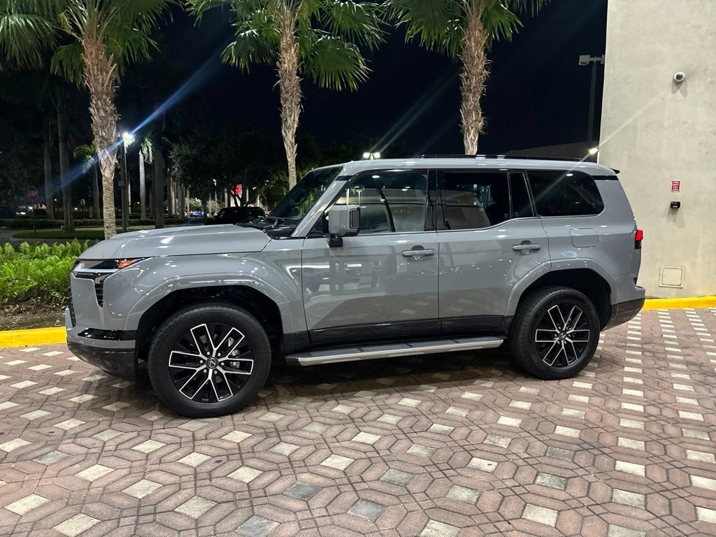 Used 2025 Lexus GX 550 w/ Accessory Package (Z1) AWD/4WD image 2