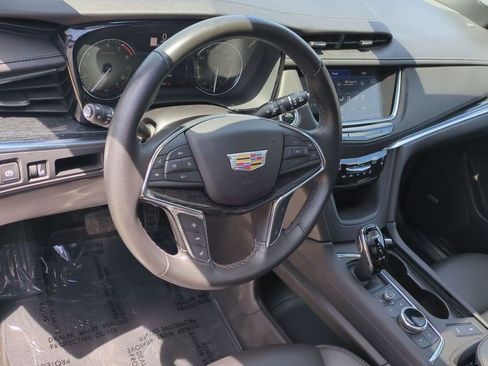 Certified 2023 Cadillac XT5 Premium Luxury FWD image 9
