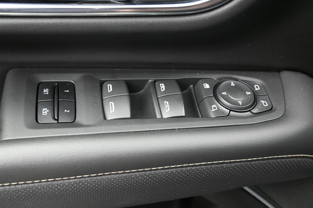 Used 2021 GMC Yukon XL SLT w/ Rear Media and Nav Package RWD image 3