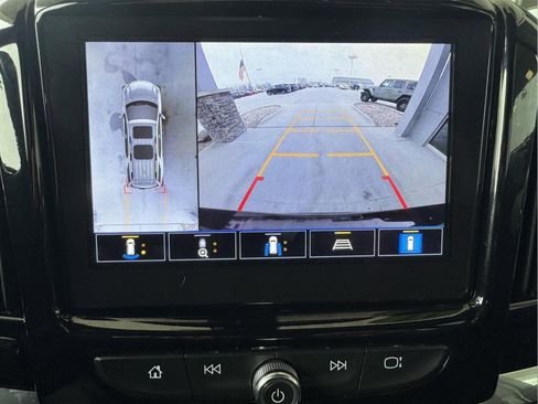 Used 2023 Chevrolet Traverse LT w/ Rear Camera Mirror Package AWD/4WD image 23