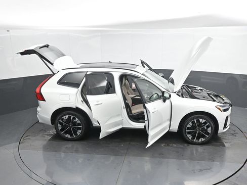 New 2026 Volvo XC60 B5 Plus w/ Climate Package AWD/4WD image 49